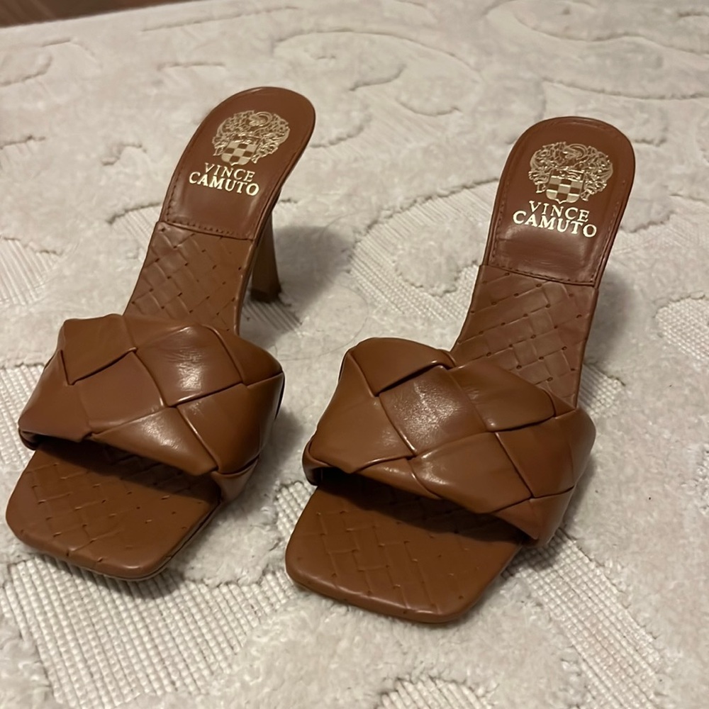 VINCE CAMUTO | 7 1/2